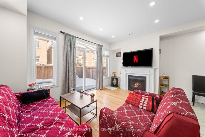 Photo 5 at 74 Ivor Crescent, Northwest Brampton, Brampton