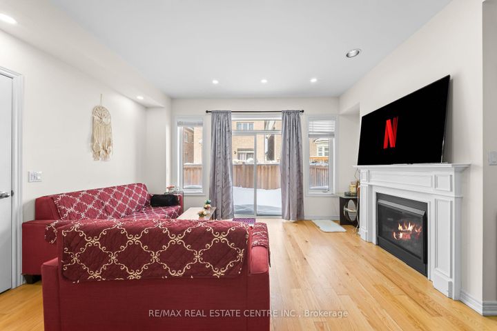 Photo 8 at 74 Ivor Crescent, Northwest Brampton, Brampton