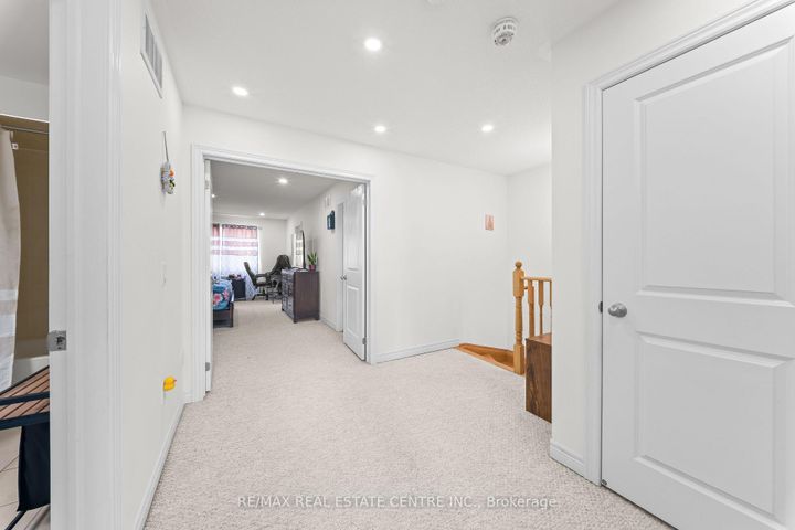 Photo 10 at 74 Ivor Crescent, Northwest Brampton, Brampton