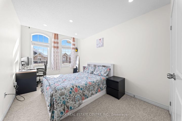 Photo 11 at 74 Ivor Crescent, Northwest Brampton, Brampton