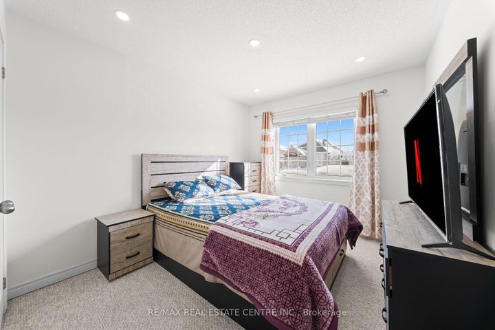 Photo 12 at 74 Ivor Crescent, Northwest Brampton, Brampton