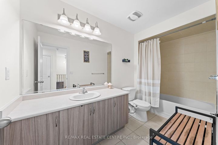 Photo 13 at 74 Ivor Crescent, Northwest Brampton, Brampton