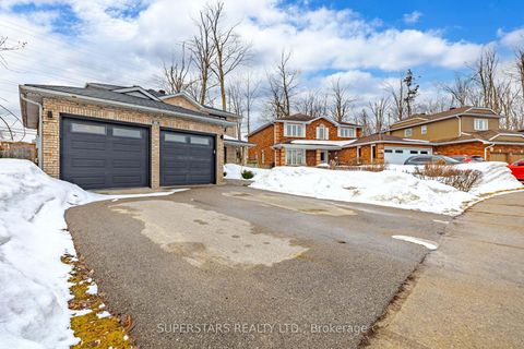 Photo 1 at 61 Barwick Drive, West Bayfield, Barrie