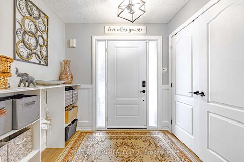 Photo 3 at 61 Barwick Drive, West Bayfield, Barrie