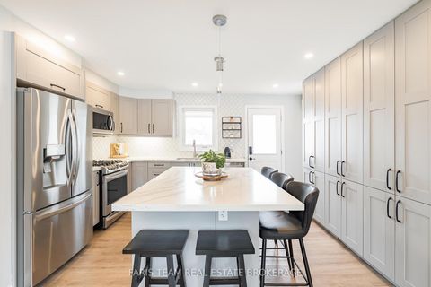 Photo 3 at 115 Bayview Drive, Allandale Heights, Barrie