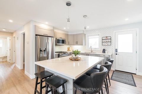 Photo 4 at 115 Bayview Drive, Allandale Heights, Barrie