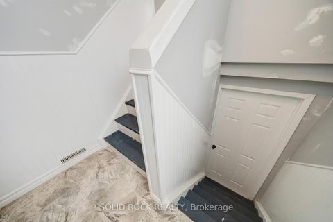 Photo 3 at 708 Jackson Court, Leslie Valley, Newmarket