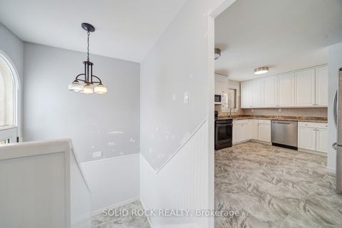 Photo 4 at 708 Jackson Court, Leslie Valley, Newmarket