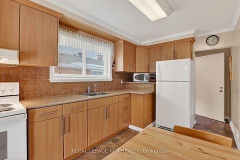 Photo 17 at 6 Ailsa Craig Court, Branson, Toronto