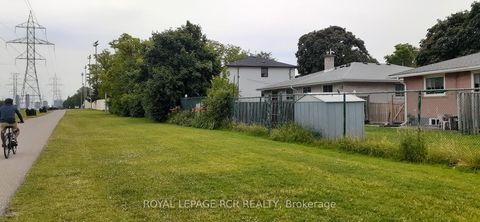 Photo 46 at 6 Ailsa Craig Court, Branson, Toronto