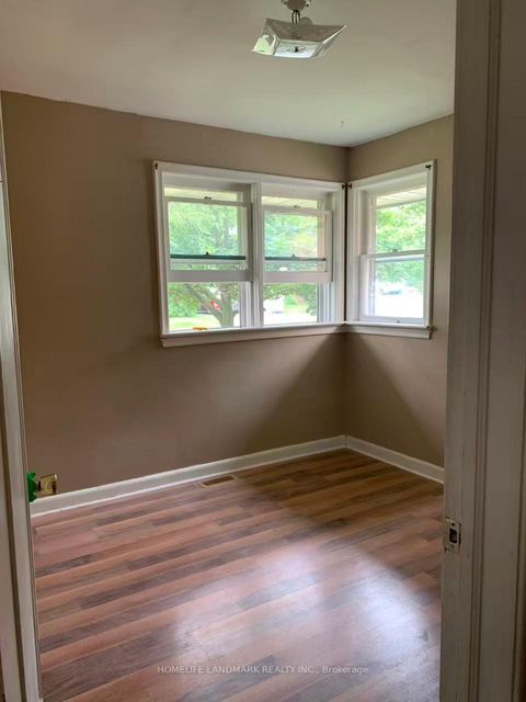 Photo 4 at 320 Elgin Street W, McLaughlin, Oshawa