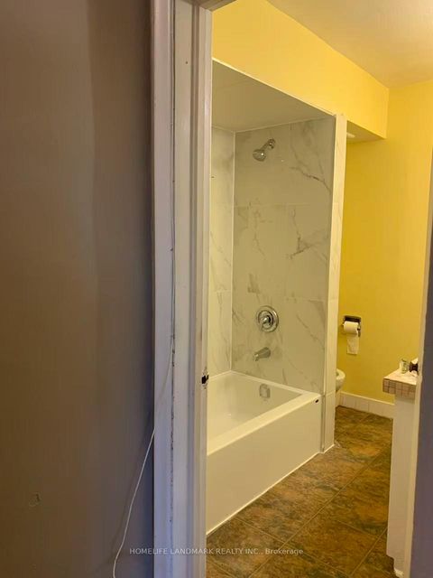 Photo 6 at 320 Elgin Street W, McLaughlin, Oshawa