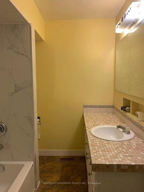 Photo 7 at 320 Elgin Street W, McLaughlin, Oshawa