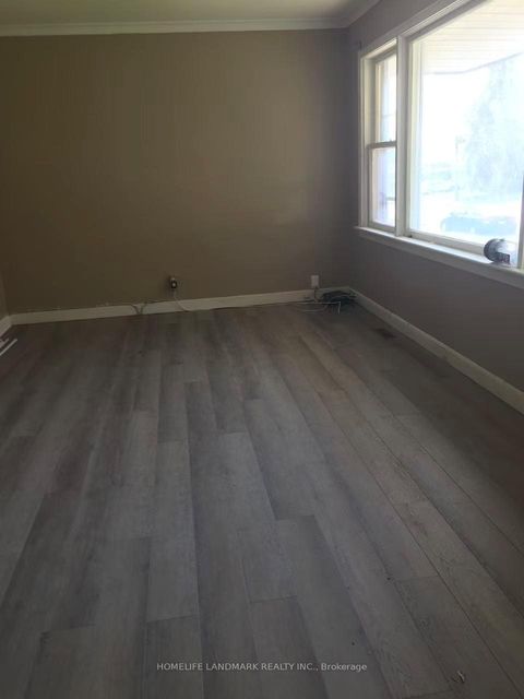 Photo 8 at 320 Elgin Street W, McLaughlin, Oshawa