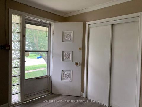 Photo 10 at 320 Elgin Street W, McLaughlin, Oshawa