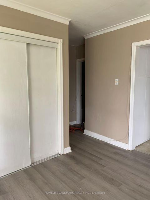 Photo 11 at 320 Elgin Street W, McLaughlin, Oshawa