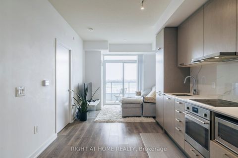 Photo 3 at 1607 - 38 Honeycrisp Crescent, Vaughan Corporate Centre, Vaughan