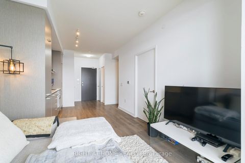 Photo 10 at 1607 - 38 Honeycrisp Crescent, Vaughan Corporate Centre, Vaughan