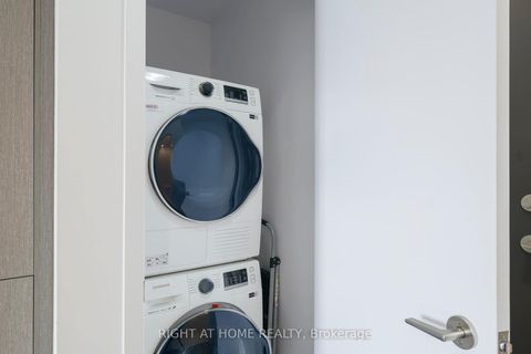 Photo 17 at 1607 - 38 Honeycrisp Crescent, Vaughan Corporate Centre, Vaughan