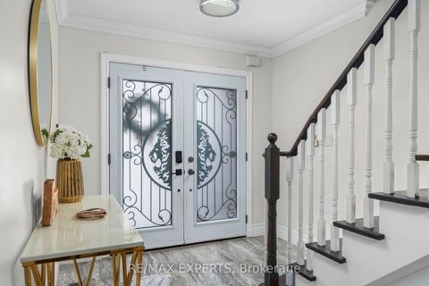 Photo 3 at 173 ROSANNA Crescent, Maple, Vaughan