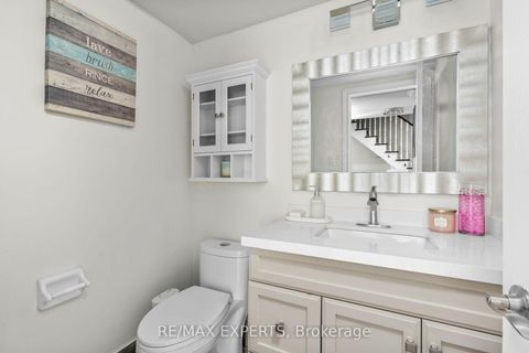 Photo 6 at 173 ROSANNA Crescent, Maple, Vaughan