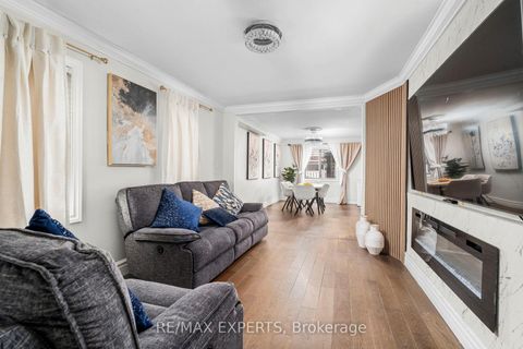 Photo 7 at 173 ROSANNA Crescent, Maple, Vaughan