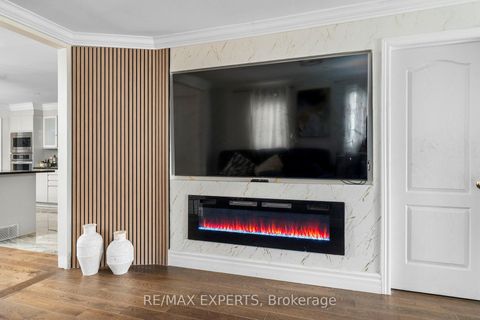 Photo 8 at 173 ROSANNA Crescent, Maple, Vaughan