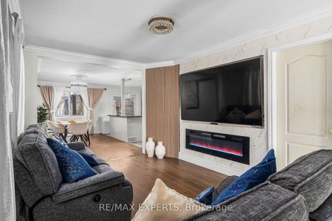 Photo 9 at 173 ROSANNA Crescent, Maple, Vaughan