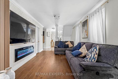 Photo 10 at 173 ROSANNA Crescent, Maple, Vaughan