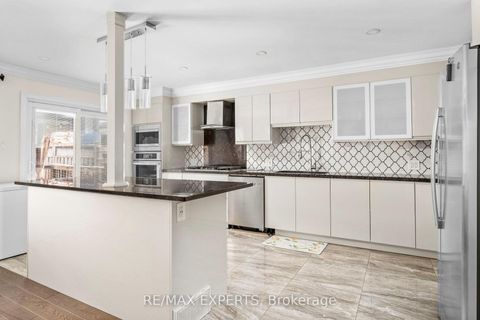 Photo 14 at 173 ROSANNA Crescent, Maple, Vaughan