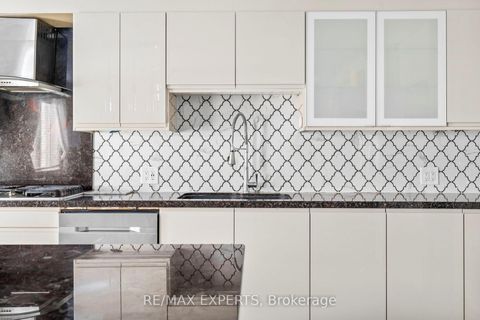 Photo 15 at 173 ROSANNA Crescent, Maple, Vaughan