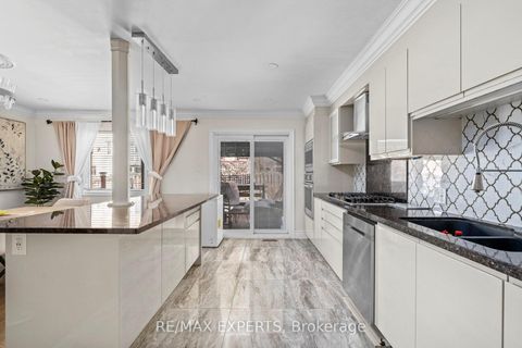 Photo 16 at 173 ROSANNA Crescent, Maple, Vaughan