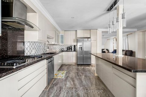 Photo 17 at 173 ROSANNA Crescent, Maple, Vaughan