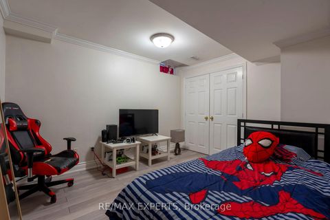 Photo 33 at 173 ROSANNA Crescent, Maple, Vaughan