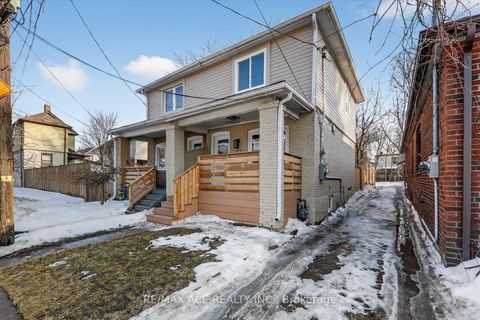 Photo 2 at 37 Secord Avenue, Crescent Town, Toronto