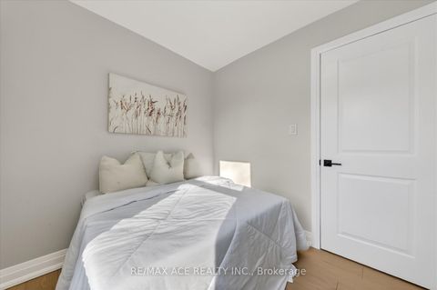 Photo 19 at 37 Secord Avenue, Crescent Town, Toronto
