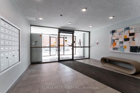 Photo 1 at 612 - 4062 Lawrence Avenue E, West Hill, Toronto