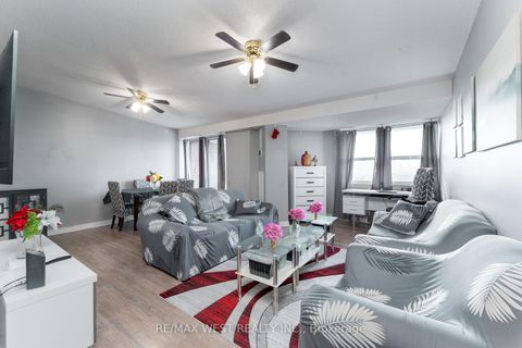 Photo 5 at 612 - 4062 Lawrence Avenue E, West Hill, Toronto