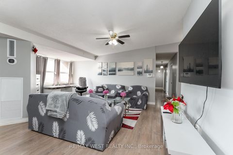 Photo 6 at 612 - 4062 Lawrence Avenue E, West Hill, Toronto