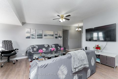 Photo 7 at 612 - 4062 Lawrence Avenue E, West Hill, Toronto