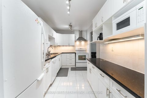 Photo 8 at 612 - 4062 Lawrence Avenue E, West Hill, Toronto