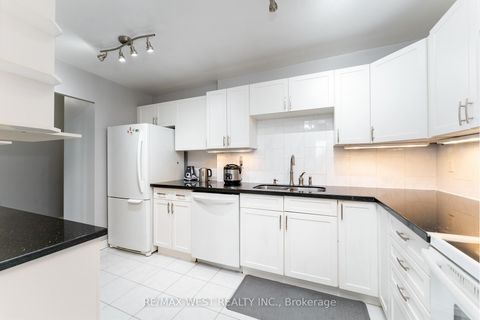 Photo 9 at 612 - 4062 Lawrence Avenue E, West Hill, Toronto