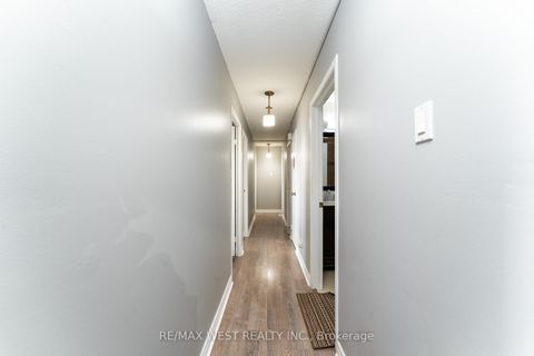 Photo 12 at 612 - 4062 Lawrence Avenue E, West Hill, Toronto
