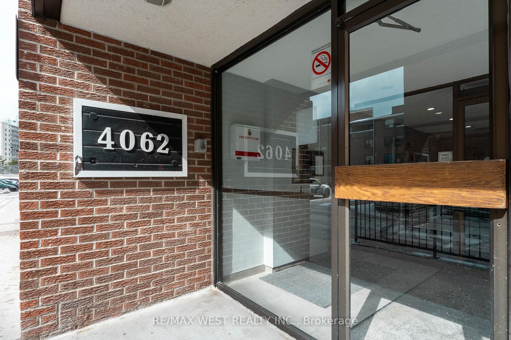 612 - 4062 Lawrence Avenue E, West Hill, Toronto by Loree Meneguzzi Real Estate 612 - 4062 Lawrence Avenue E, West Hill, Toronto