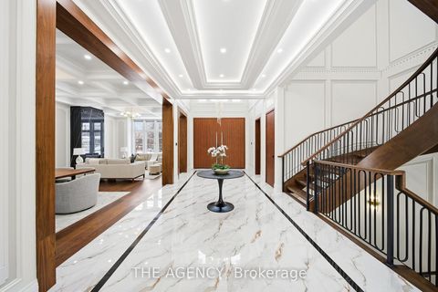 Photo 3 at 221 Burton Grove, King City, King