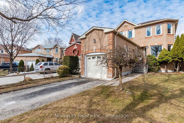 Photo 3 at 33 Pantages Court, Northgate, Brampton