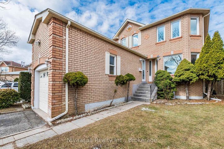 Photo 4 at 33 Pantages Court, Northgate, Brampton