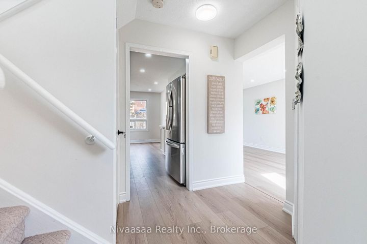 Photo 7 at 33 Pantages Court, Northgate, Brampton