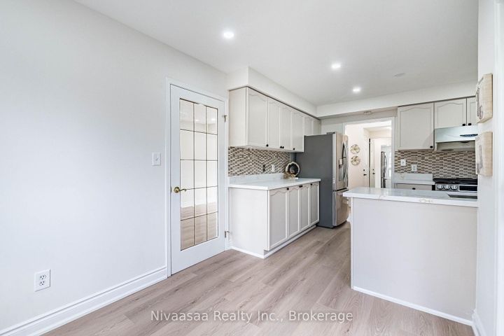 Photo 12 at 33 Pantages Court, Northgate, Brampton