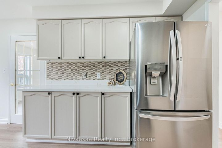 Photo 14 at 33 Pantages Court, Northgate, Brampton